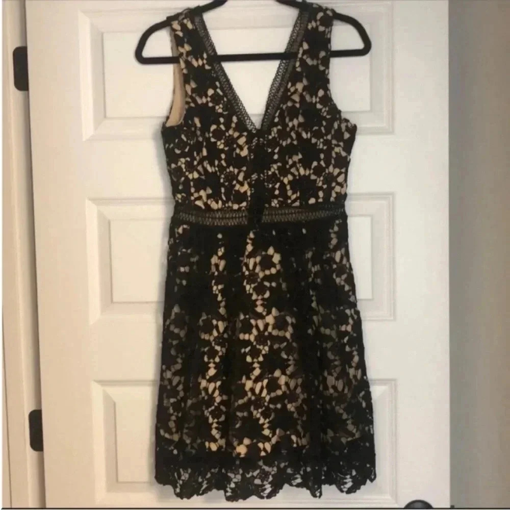 Black lace dress​​